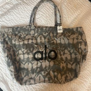 Alo tote with tags